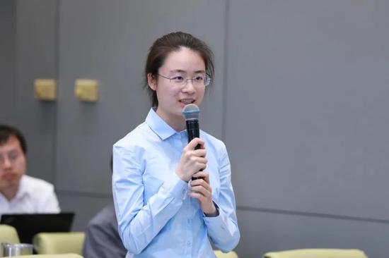 现场提问
